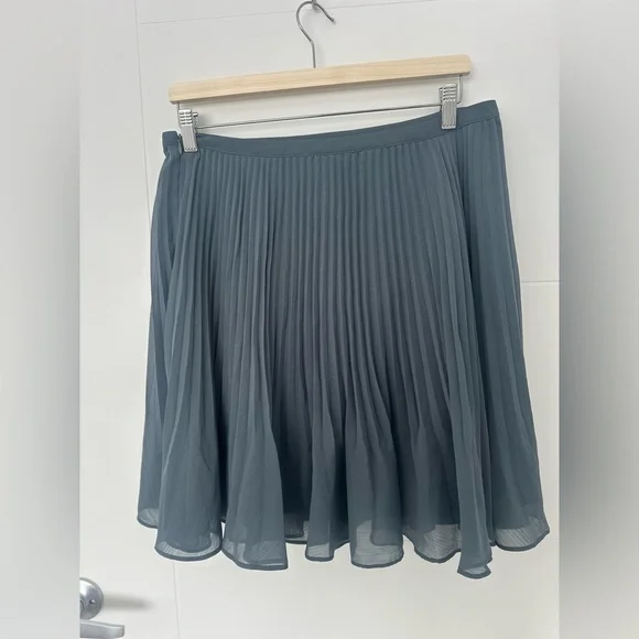 Club Monaco Pleated Mini Skirt Blue Depths Size 10 NWT A-Line Recycled Polyester - Picture 5 of 8